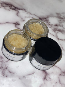 Qing’s & Kueen’s Beauty Peppermint Lip Scrub
