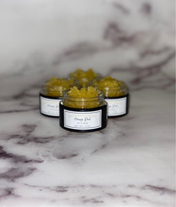 Qing’s & Kueen’s Beauty Orange peel lip scrub