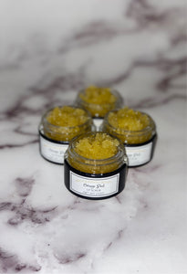 Qing’s & Kueen’s Beauty Orange peel lip scrub