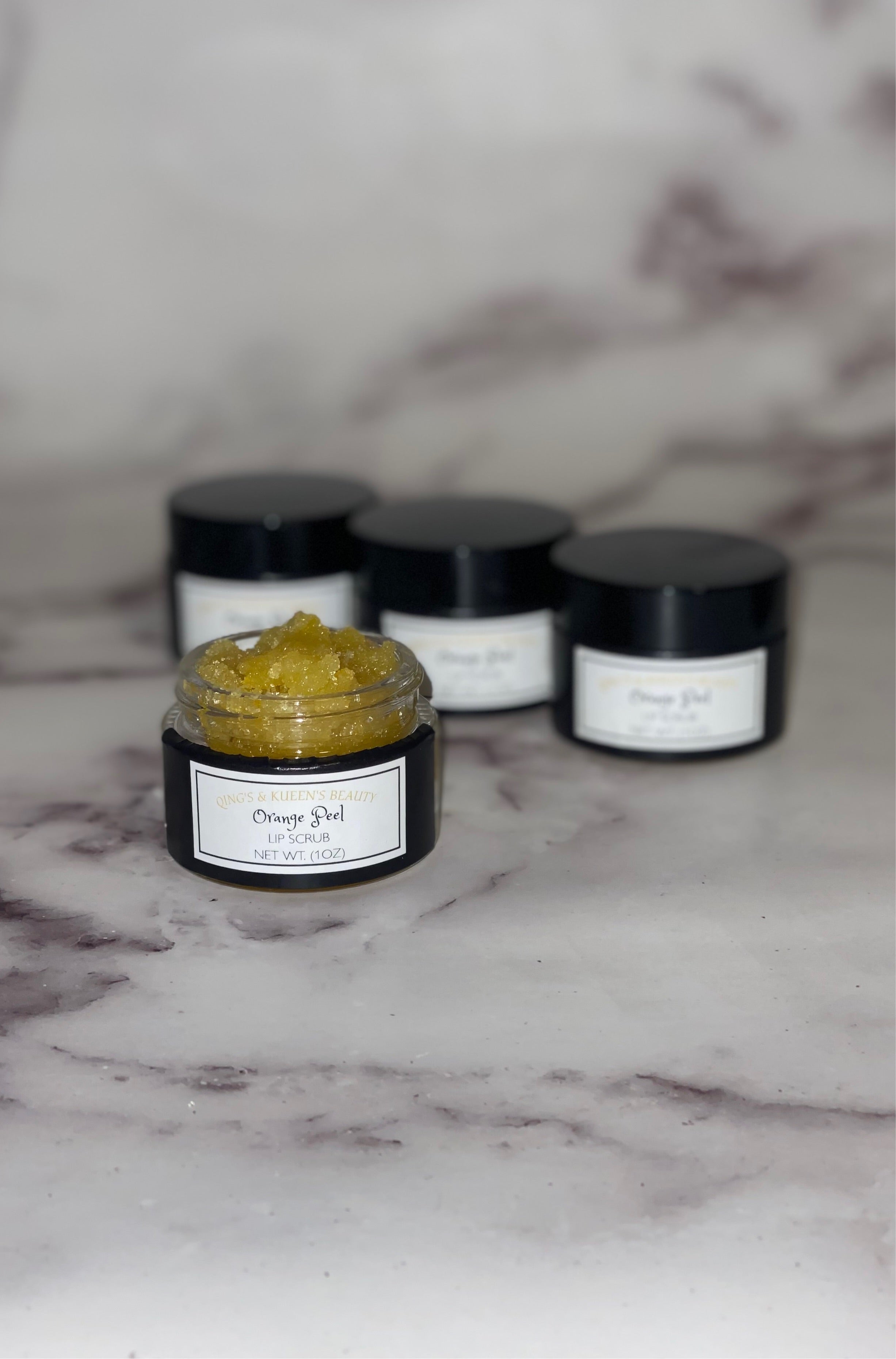 Qing’s & Kueen’s Beauty Orange peel lip scrub