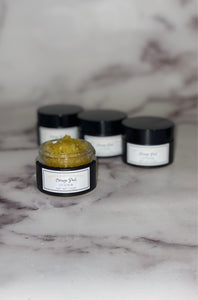 Qing’s & Kueen’s Beauty Orange peel lip scrub