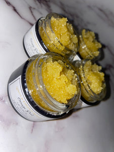Qing’s & Kueen’s Beauty Orange peel lip scrub